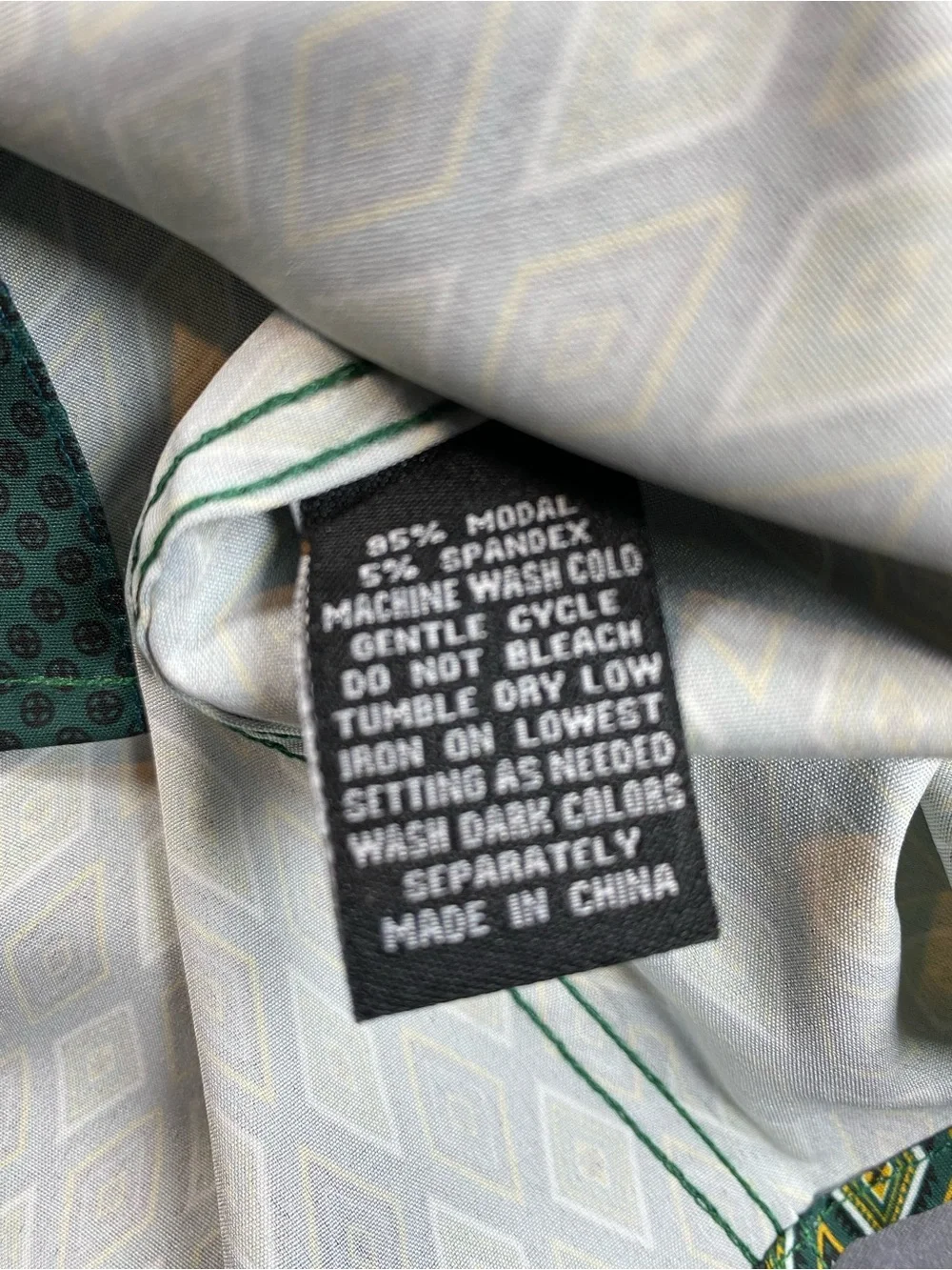 De - Niko Men's Green Diamond-Pattern Dress Shirt